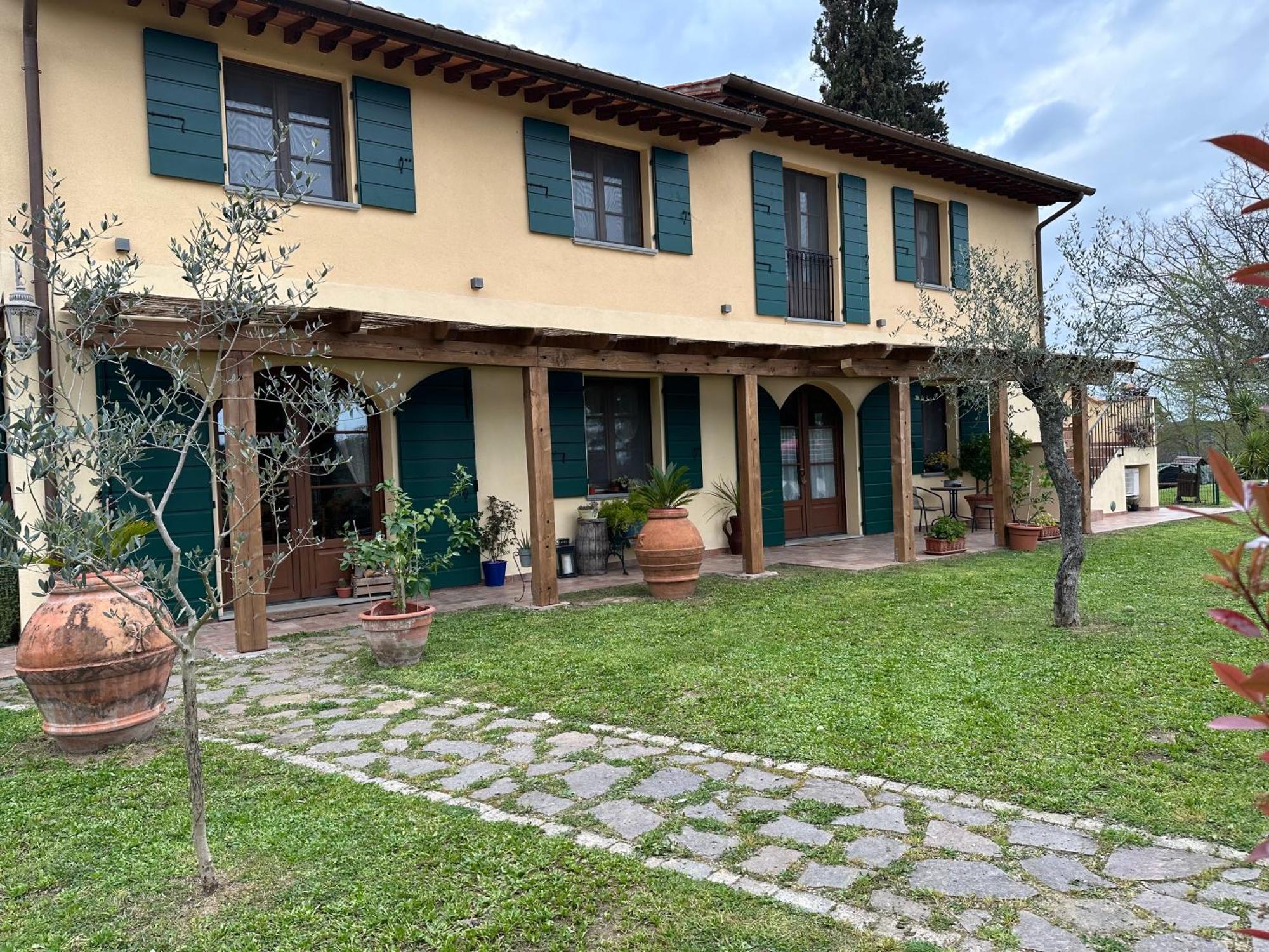 Апартаменти Holiday House Cuordinatura Монтополі-ін-Валь-д'Арно Екстер'єр фото