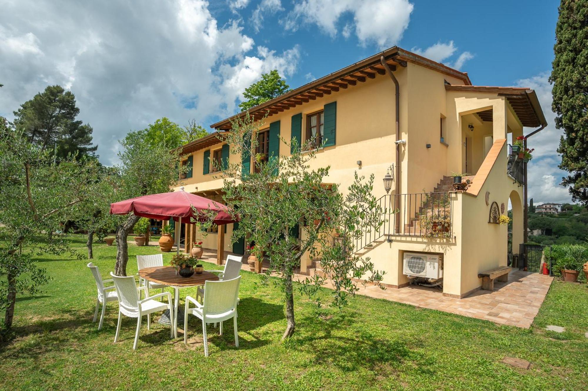Апартаменти Holiday House Cuordinatura Монтополі-ін-Валь-д'Арно Екстер'єр фото