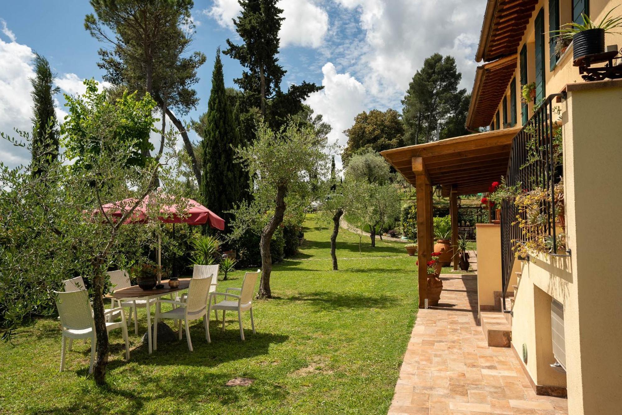 Апартаменти Holiday House Cuordinatura Монтополі-ін-Валь-д'Арно Екстер'єр фото